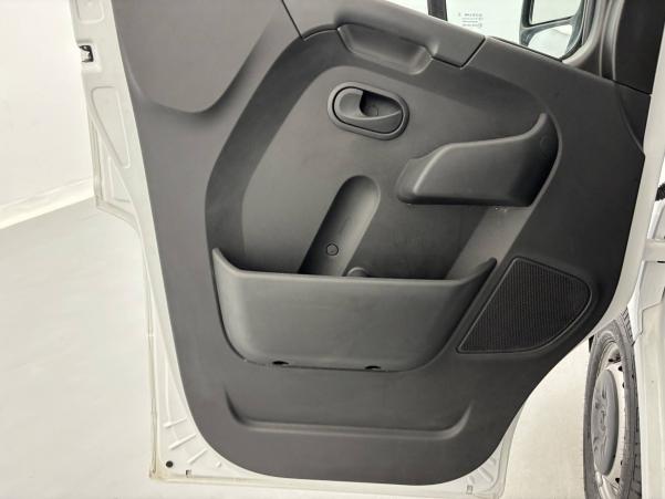 Vente en ligne Renault Master Fourgon MASTER FGN TRAC F3500 L2H2 DCI 135 au prix de 21 120 €