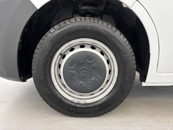 Vente en ligne Renault Master Fourgon MASTER FGN TRAC F3500 L2H2 DCI 135 au prix de 21 120 €