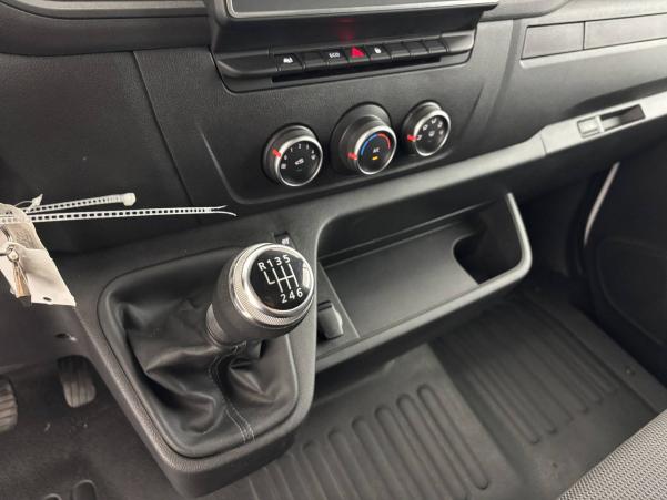 Vente en ligne Renault Master Fourgon MASTER FGN TRAC F3500 L2H2 DCI 135 au prix de 21 120 €