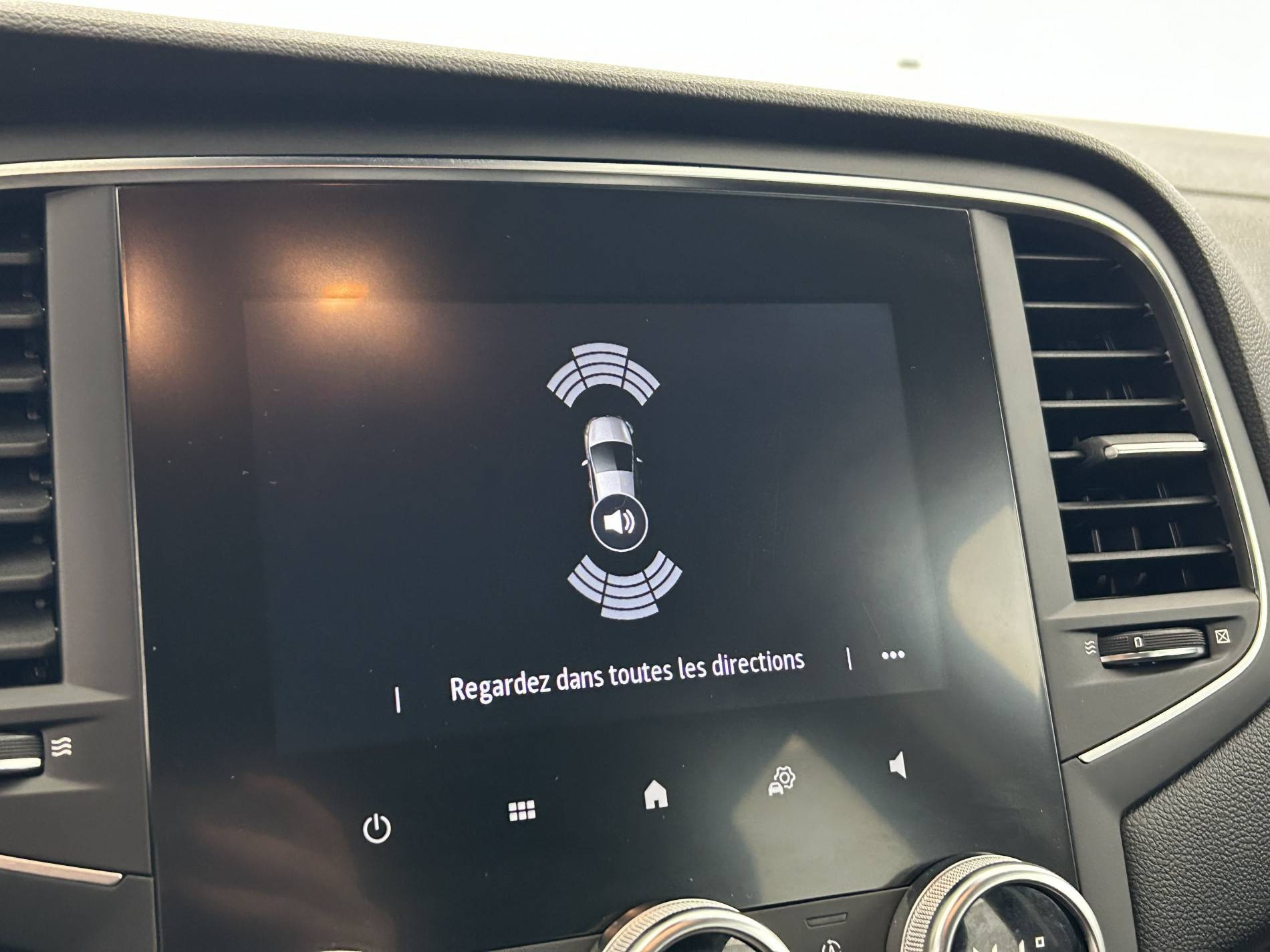 Vente en ligne Renault Megane 4 Mégane IV Berline Blue dCi 115 - 21N au prix de 17 990 €