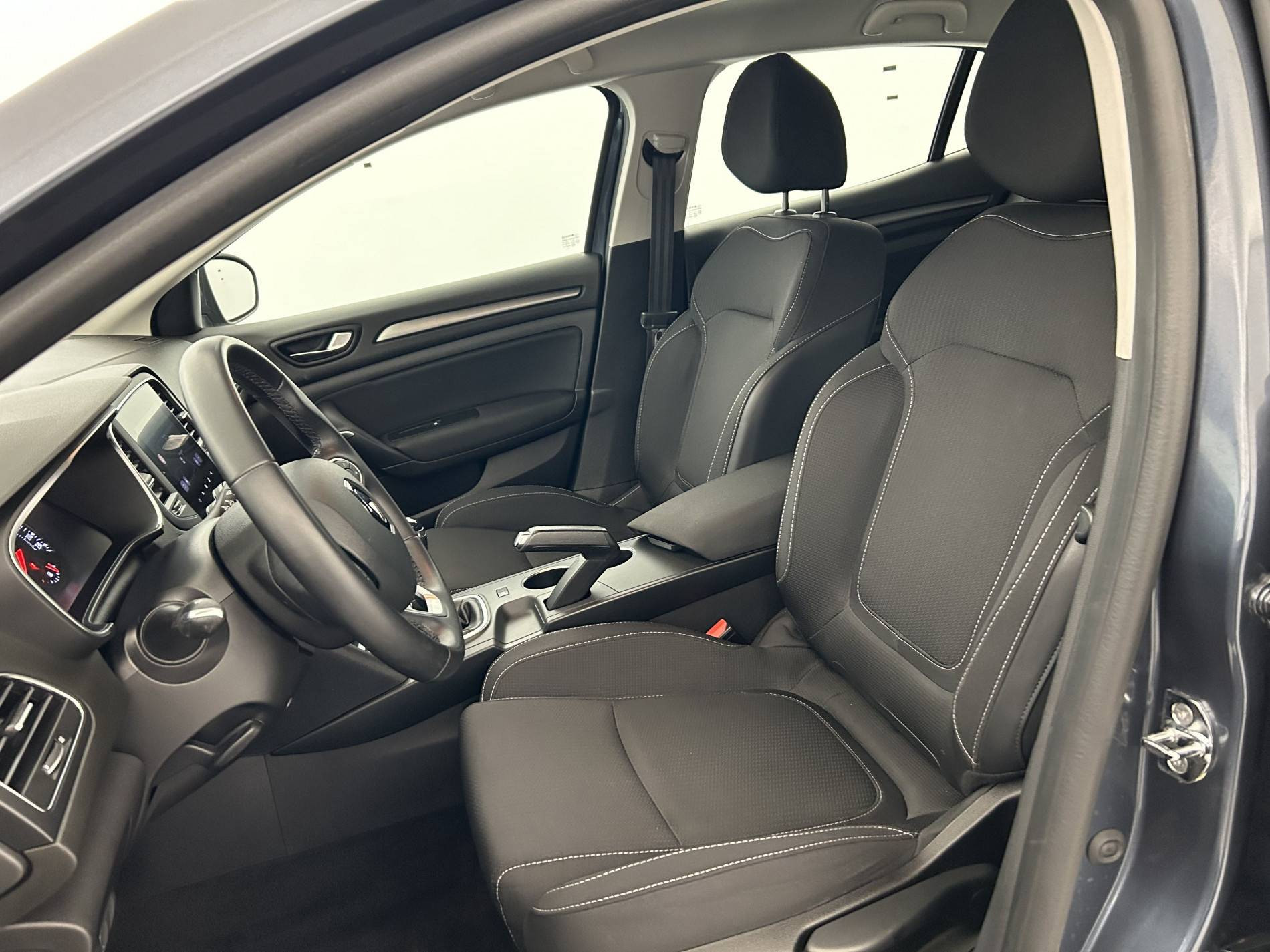 Vente en ligne Renault Megane 4 Mégane IV Berline Blue dCi 115 - 21N au prix de 17 990 €