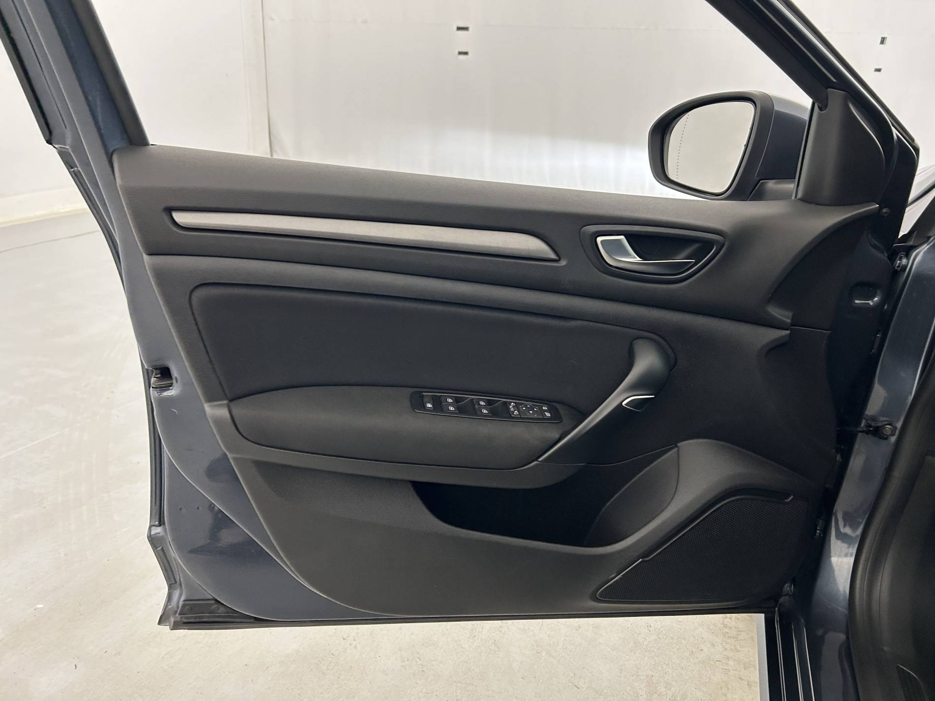 Vente en ligne Renault Megane 4 Mégane IV Berline Blue dCi 115 - 21N au prix de 17 990 €