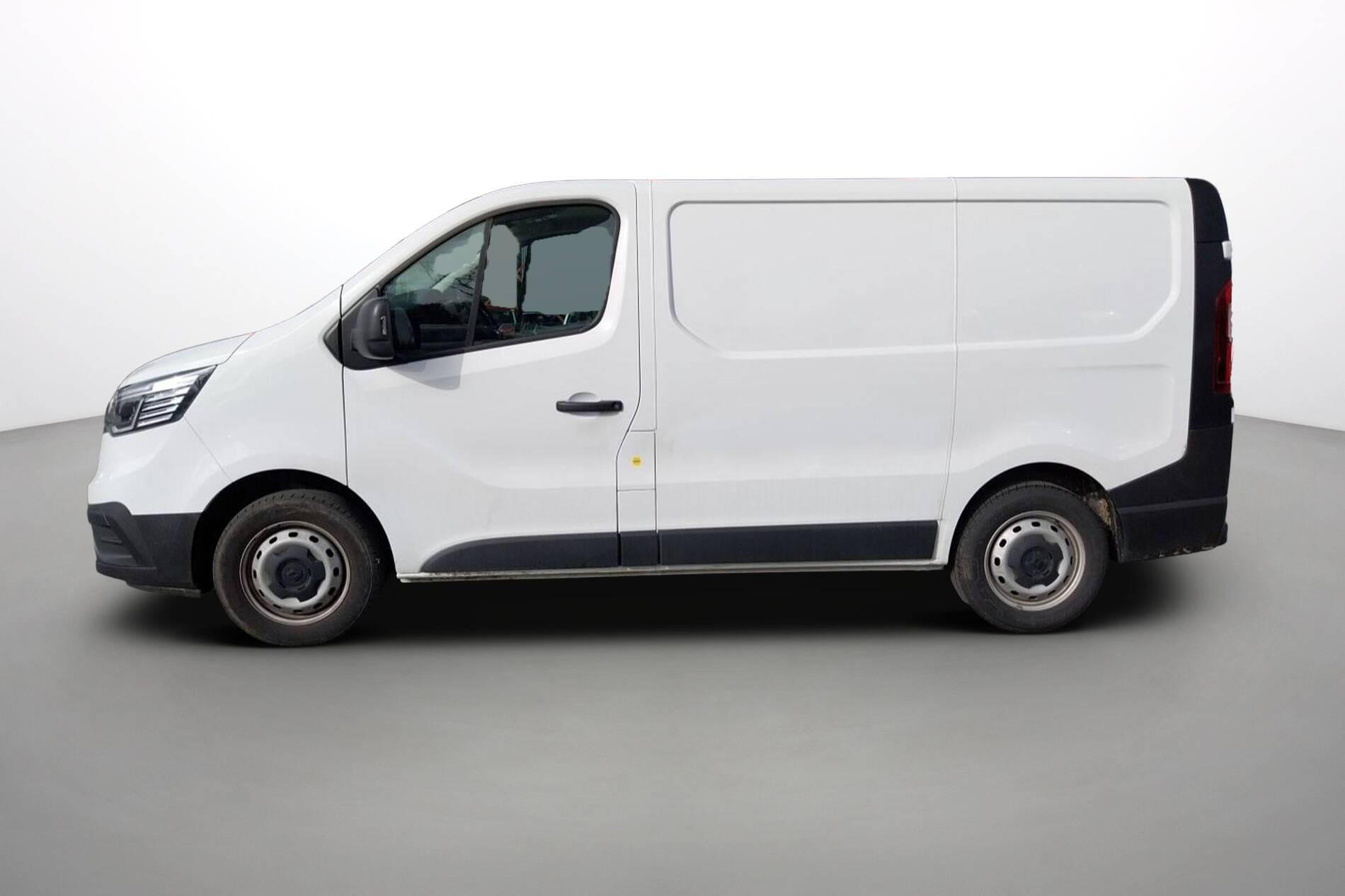 Vente en ligne Renault Trafic 3 Fourgon TRAFIC FGN L1H2 3000 KG BLUE DCI 150 au prix de 24 990 €