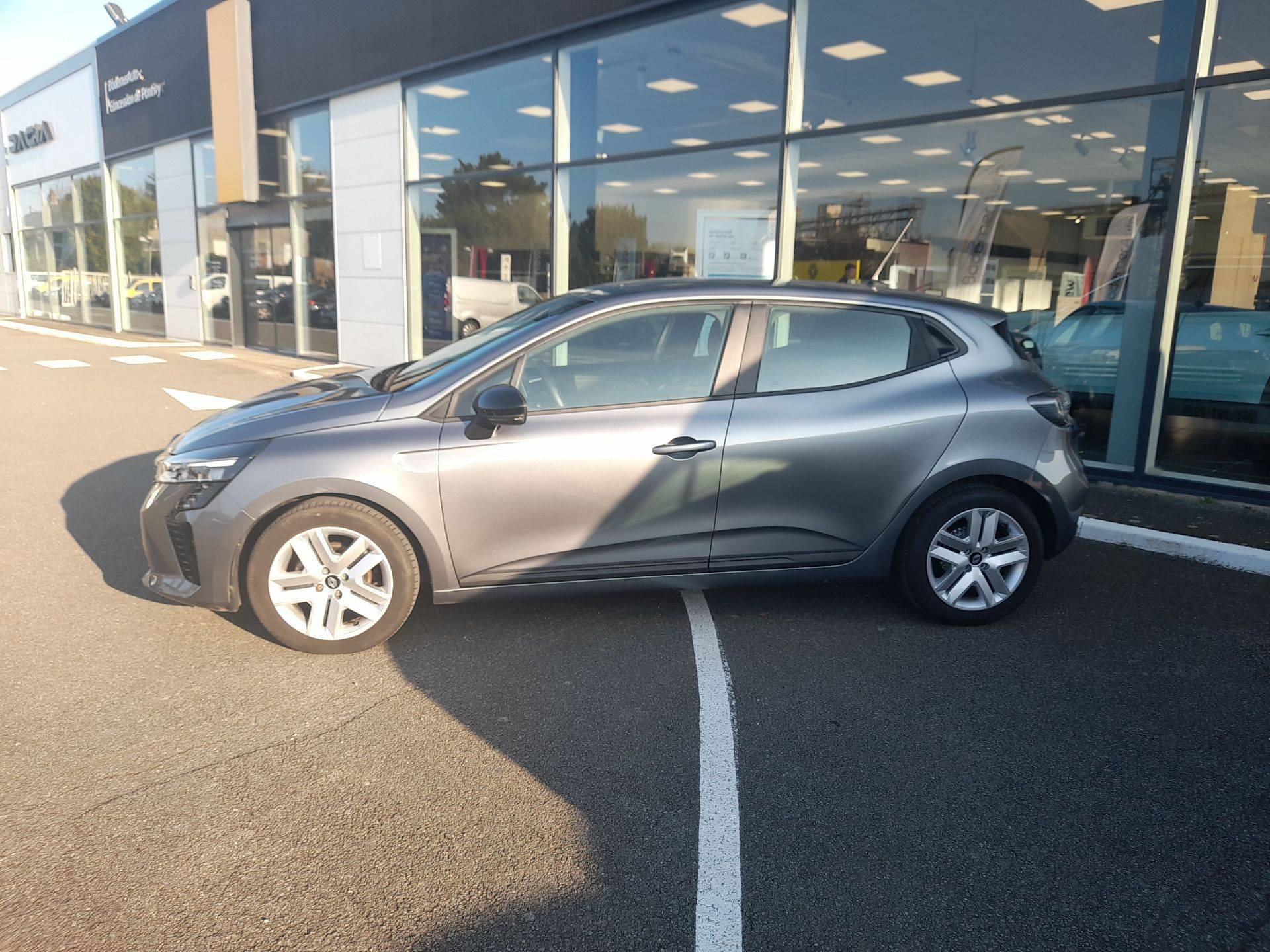 Vente en ligne Renault Clio 5 Clio TCe 90 au prix de 14 990 €