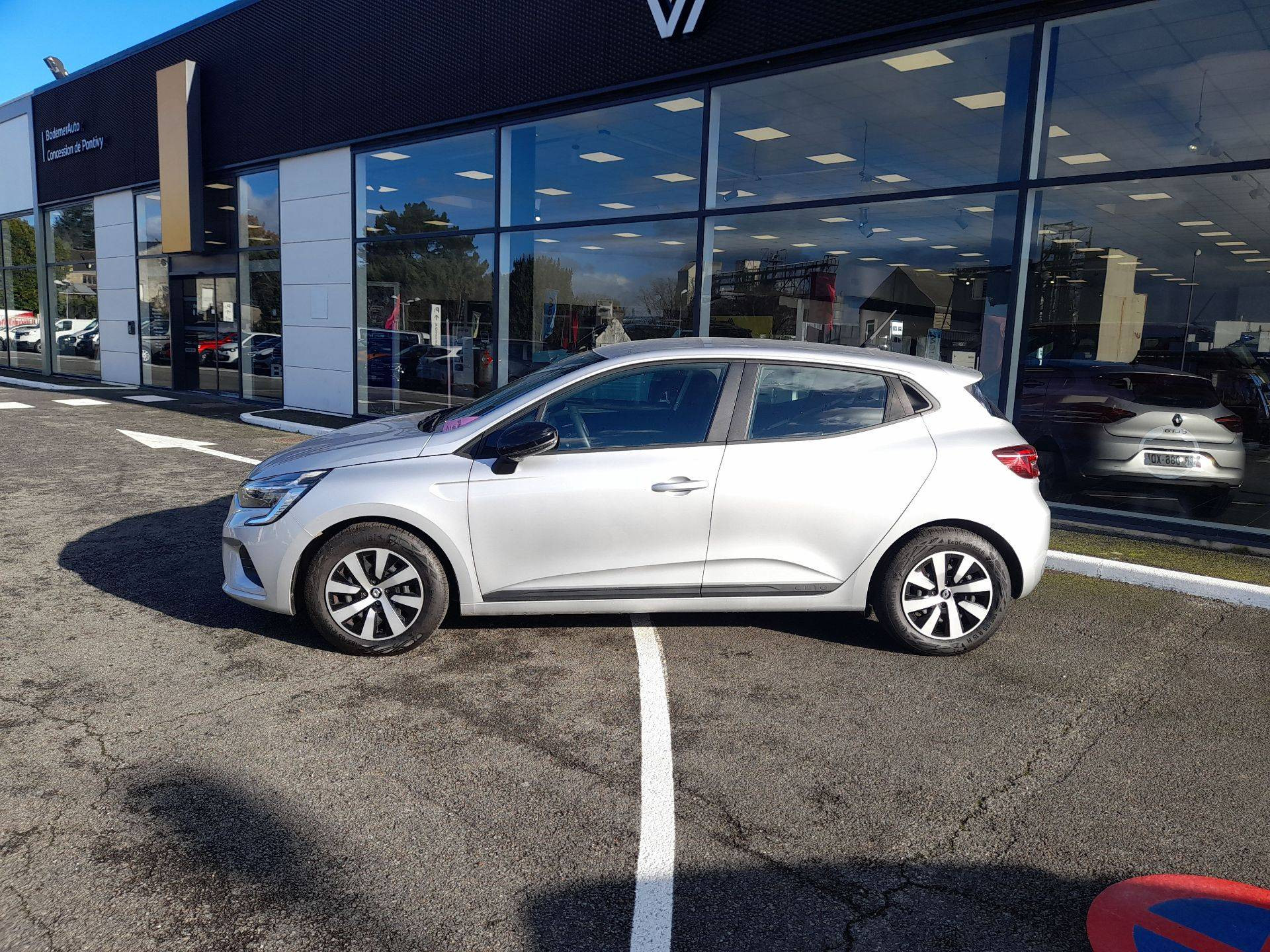 Vente en ligne Renault Clio 5 Clio TCe 90 au prix de 15 490 €