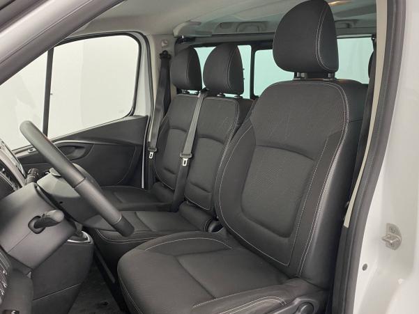 Vente en ligne Renault Trafic 3 Combi  L1 dCi 145 Energy S&S au prix de 27 490 €