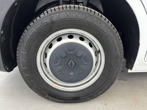 Vente en ligne Renault Master Fourgon MASTER FGN TRAC F3500 L2H2 DCI 135 au prix de 21 120 €