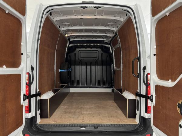 Vente en ligne Renault Master Fourgon MASTER FGN TRAC F3500 L2H2 DCI 135 au prix de 21 120 €