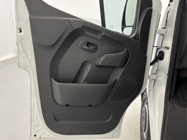 Vente en ligne Renault Master Fourgon MASTER FGN TRAC F3500 L2H2 DCI 135 au prix de 21 120 €