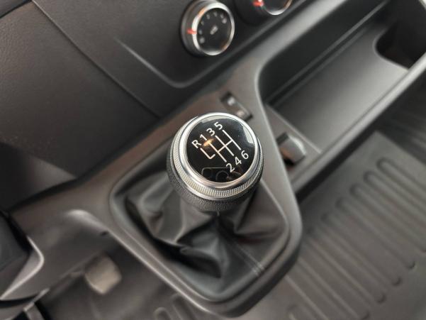 Vente en ligne Renault Master Fourgon MASTER FGN TRAC F3500 L2H2 DCI 135 au prix de 21 120 €