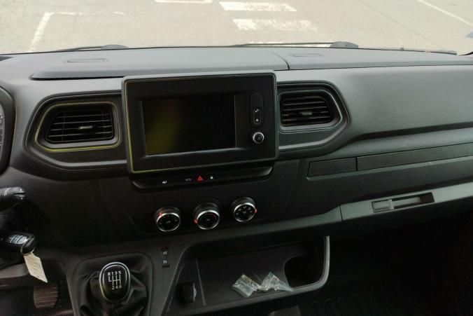 Vente en ligne Renault Master 3 Fourgon MASTER FGN TRAC F3500 L2H2 DCI 135 au prix de 20 990 €