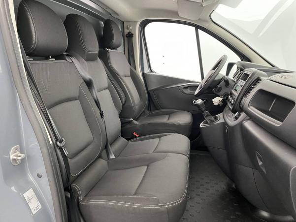 Vente en ligne Renault Trafic 3 Fourgon TRAFIC FGN L2H1 1300 KG DCI 120 au prix de 18 900 €