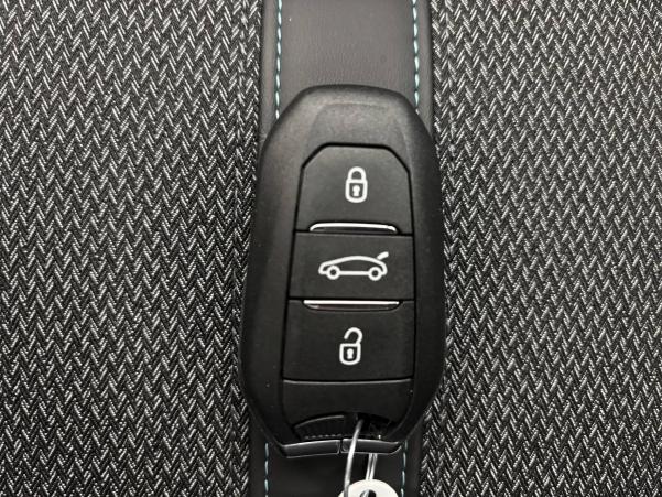 Vente en ligne Peugeot 308  PureTech 130ch S&S EAT8 au prix de 19 900 €