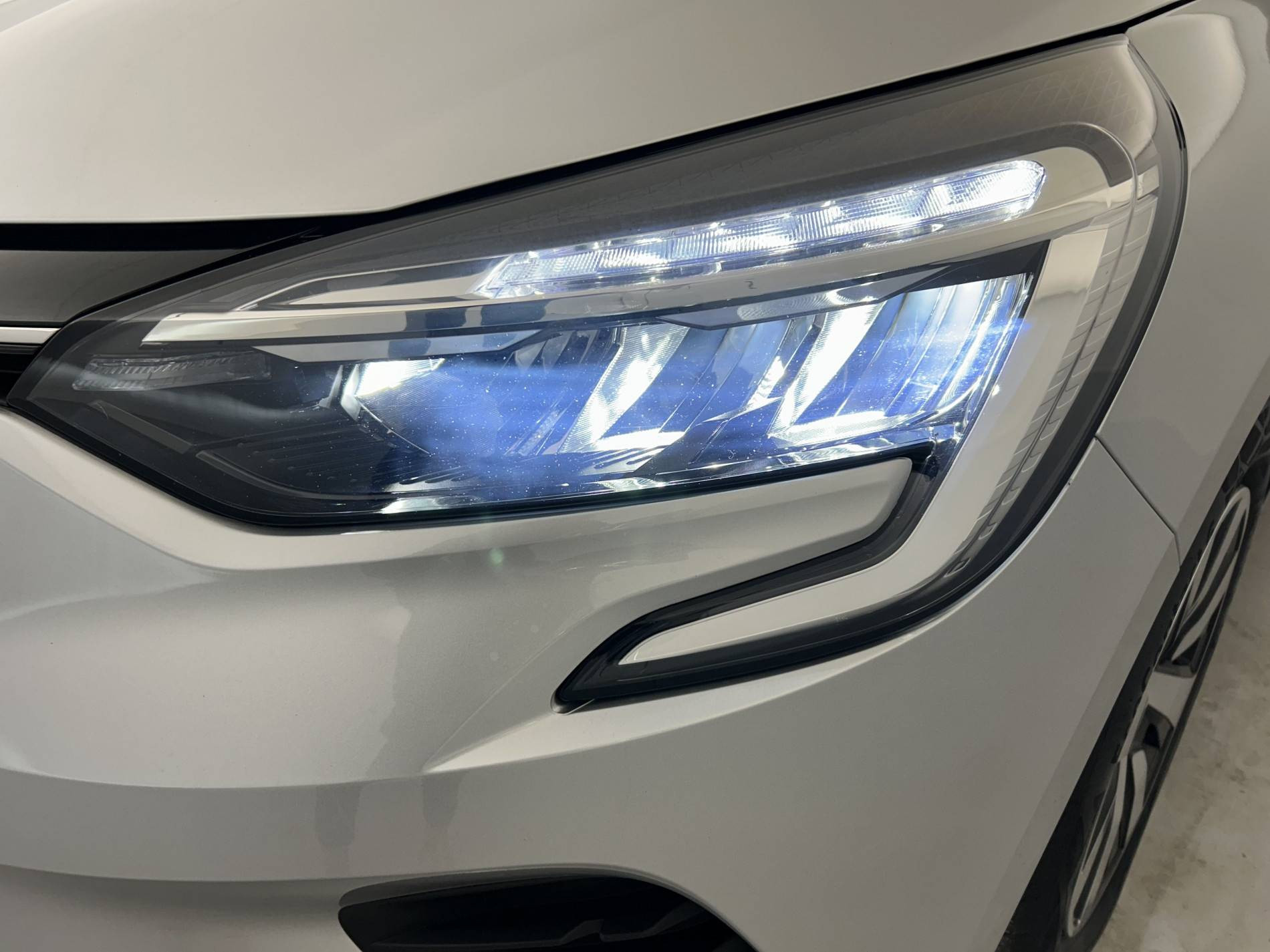 Vente en ligne Renault Clio 5 Clio TCe 90 au prix de 15 590 €