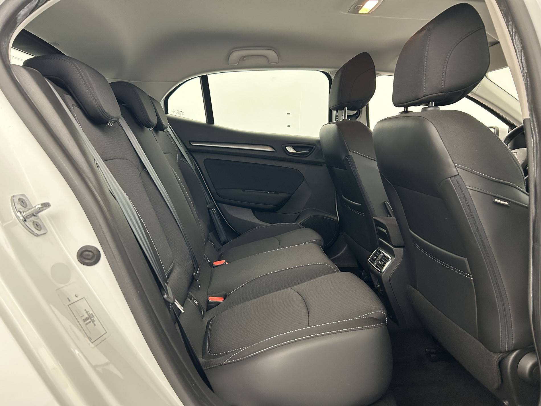 Vente en ligne Renault Megane 4 Mégane IV Berline Blue dCi 115 - 20 au prix de 15 990 €