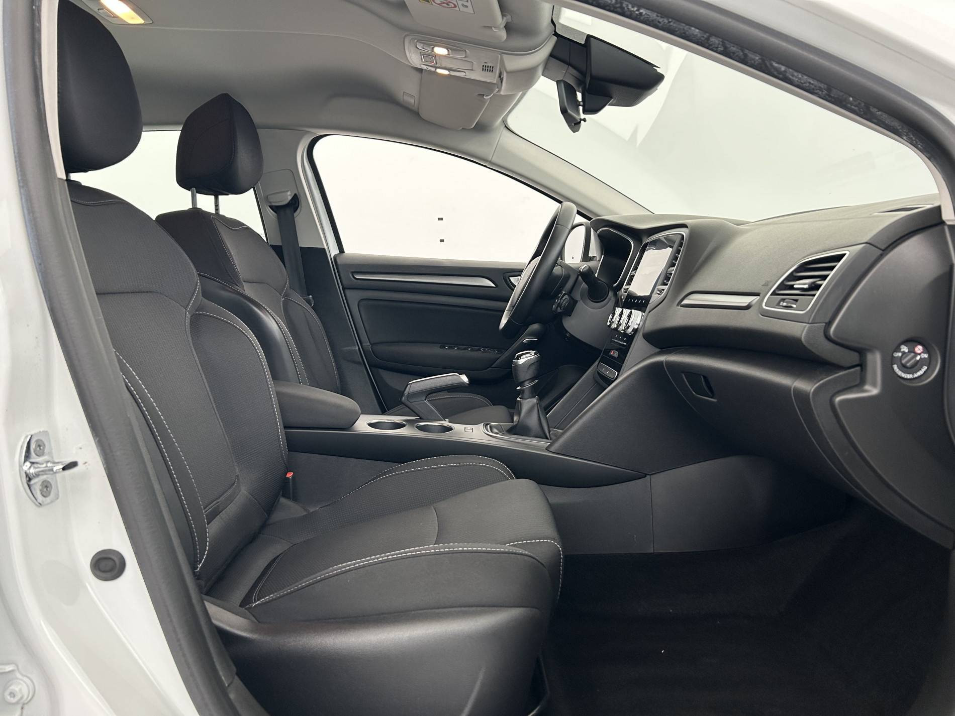 Vente en ligne Renault Megane 4 Mégane IV Berline Blue dCi 115 - 20 au prix de 15 990 €