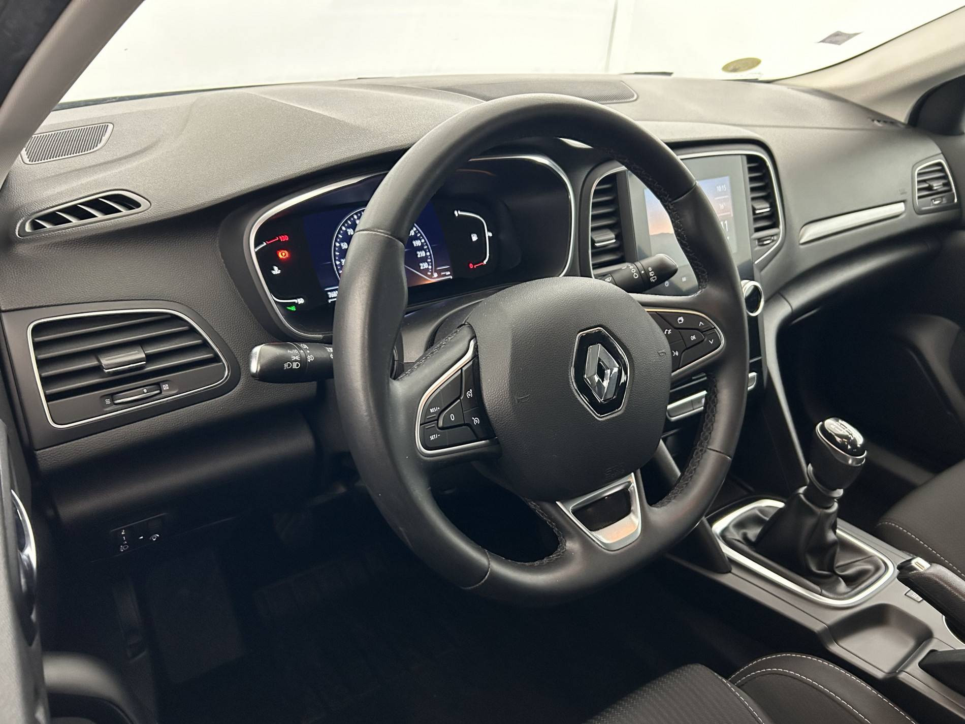 Vente en ligne Renault Megane 4 Mégane IV Berline Blue dCi 115 - 20 au prix de 15 990 €