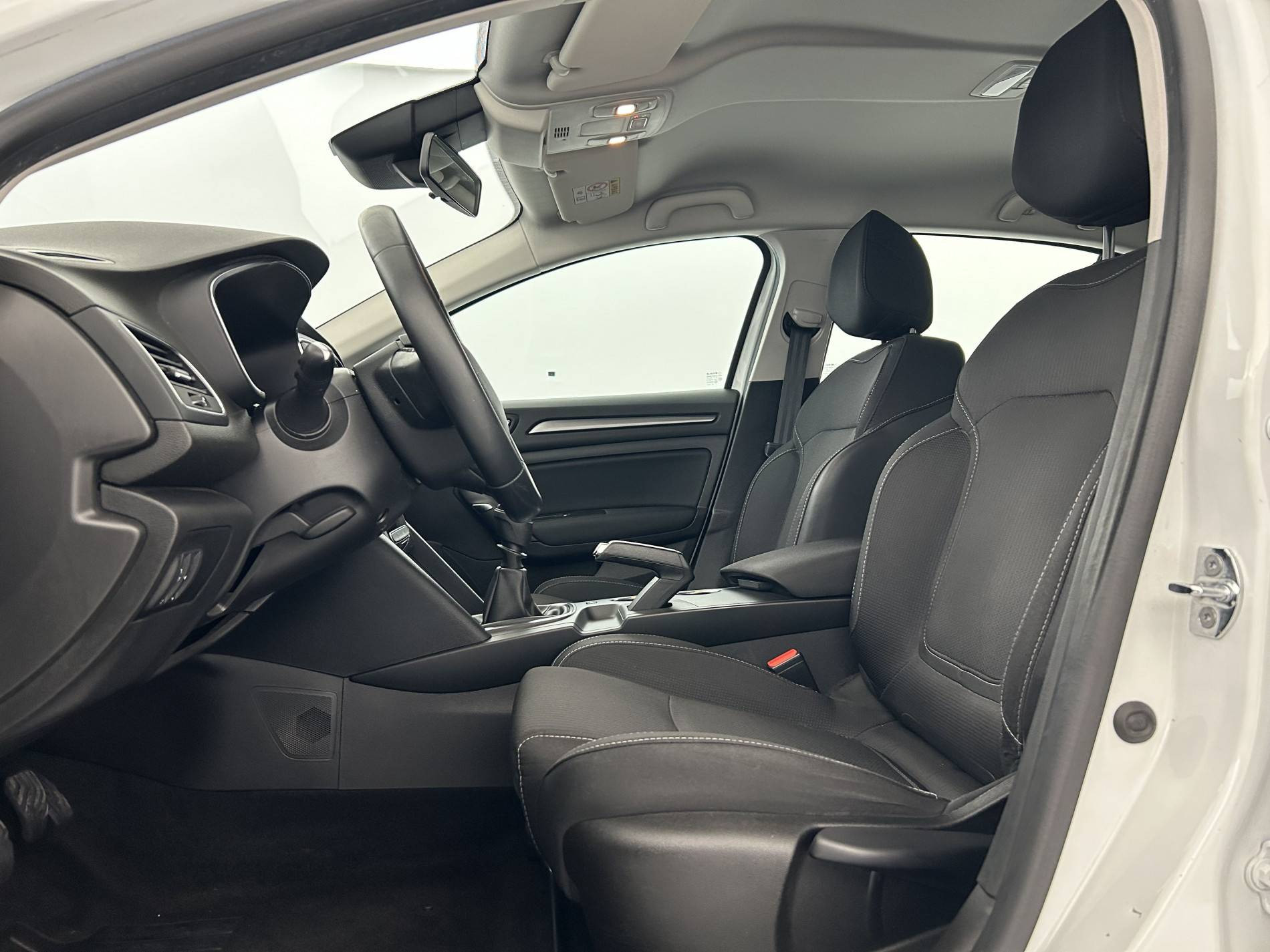 Vente en ligne Renault Megane 4 Mégane IV Berline Blue dCi 115 - 20 au prix de 15 990 €