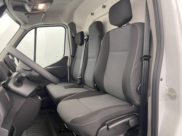 Vente en ligne Renault Master Fourgon MASTER FGN TRAC F3500 L2H2 BLUE DCI 150 au prix de 30 190 €