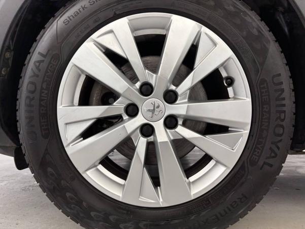Vente en ligne Peugeot 3008 3008 BlueHDi 130ch S&S EAT8 au prix de 15 990 €