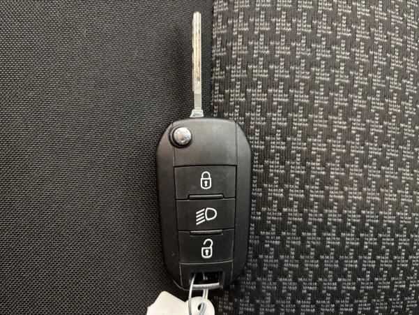 Vente en ligne Peugeot 3008 3008 BlueHDi 130ch S&S EAT8 au prix de 15 990 €