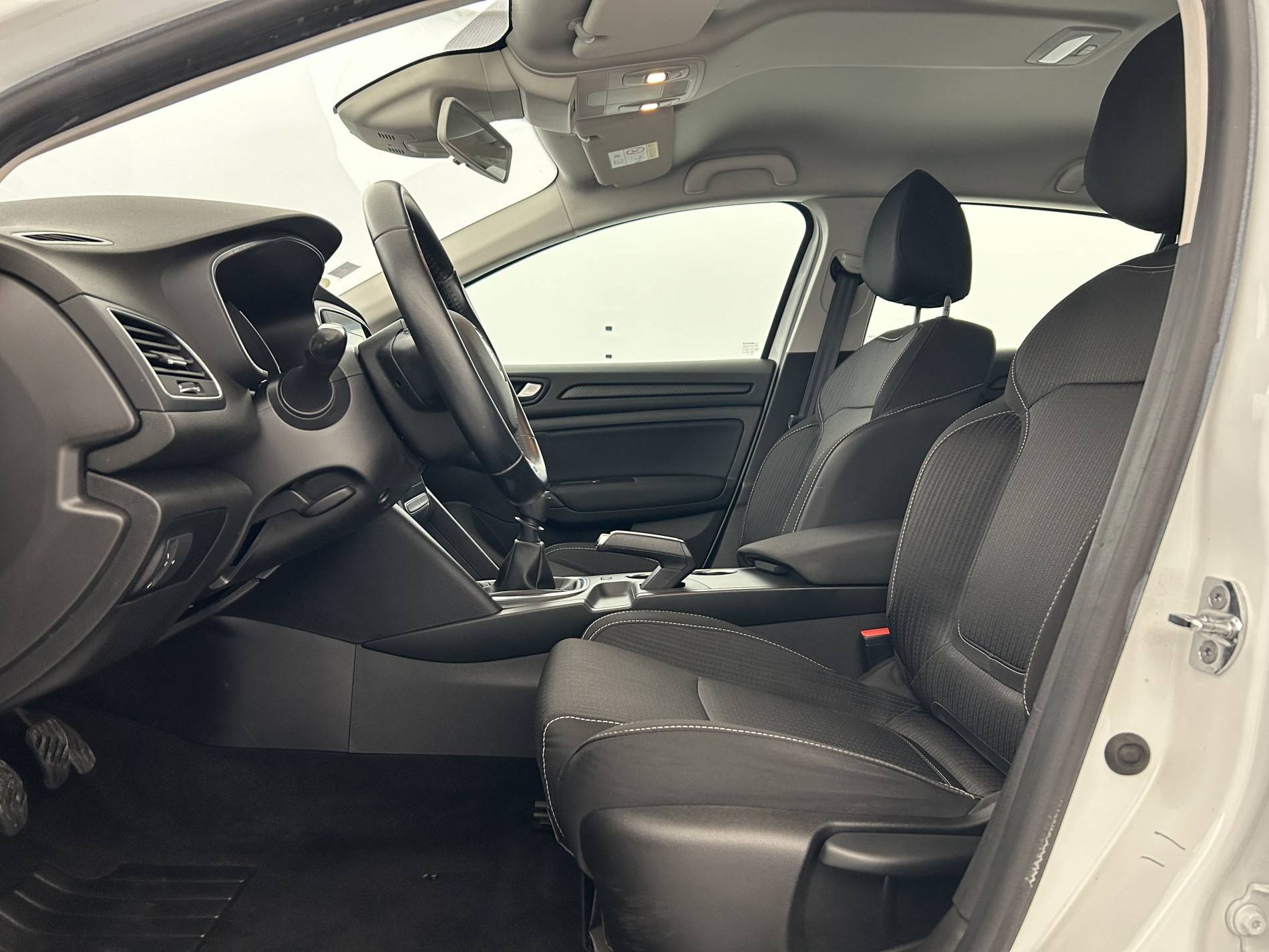 Vente en ligne Renault Megane 4 Mégane IV Berline Blue dCi 115 au prix de 14 990 €