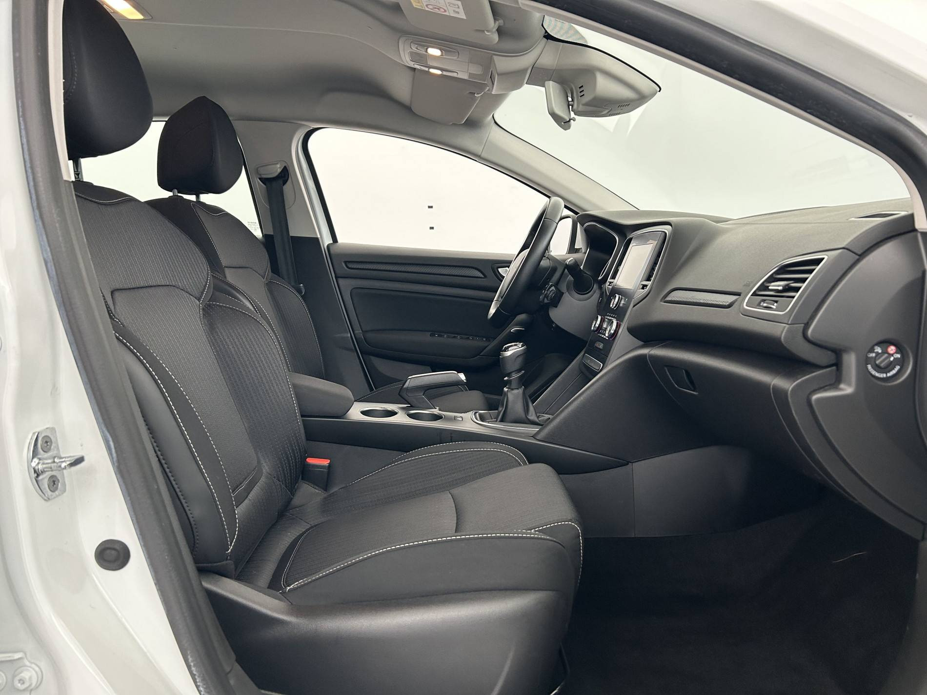 Vente en ligne Renault Megane 4 Mégane IV Berline Blue dCi 115 au prix de 14 990 €