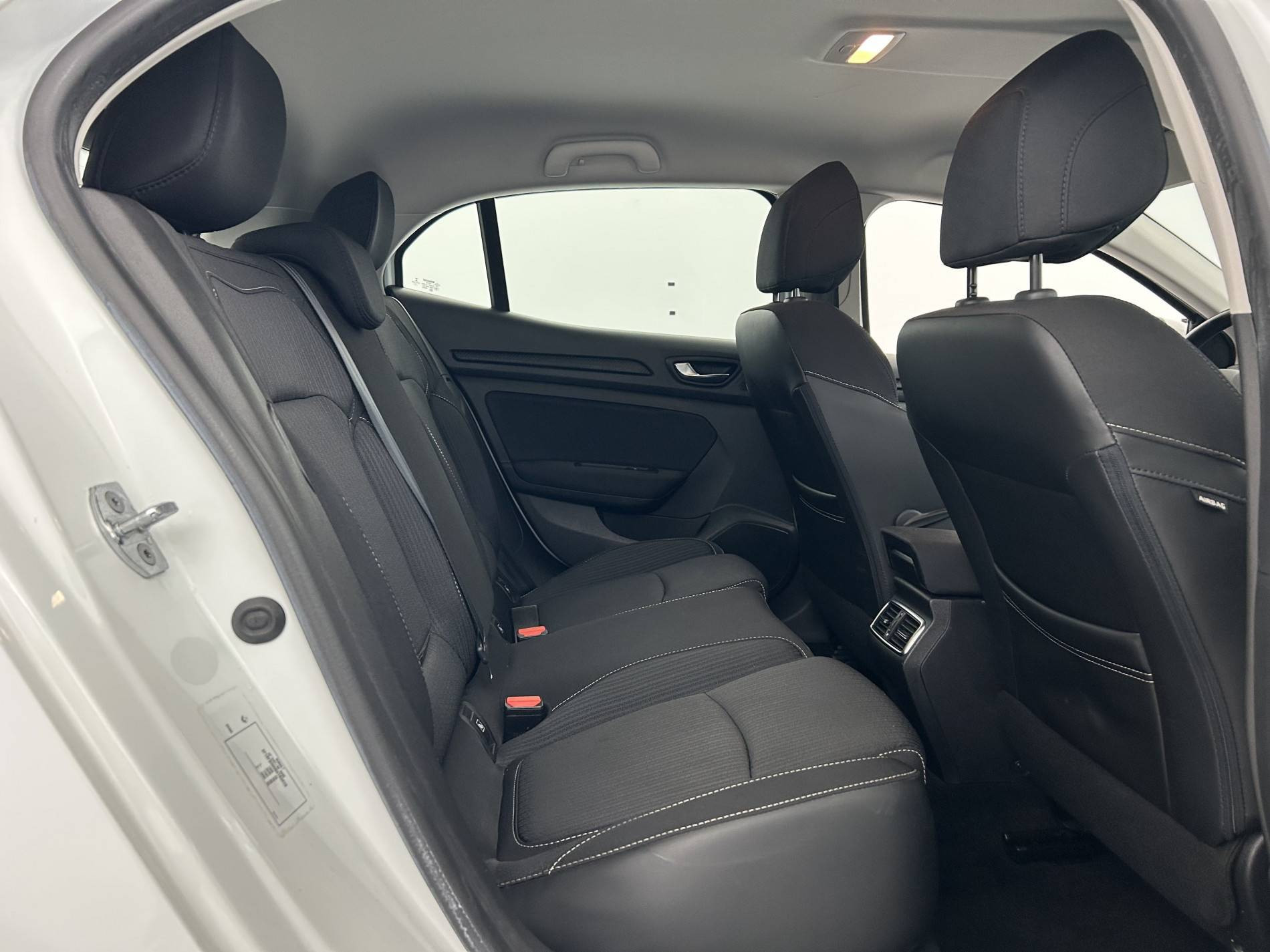 Vente en ligne Renault Megane 4 Mégane IV Berline Blue dCi 115 au prix de 14 990 €