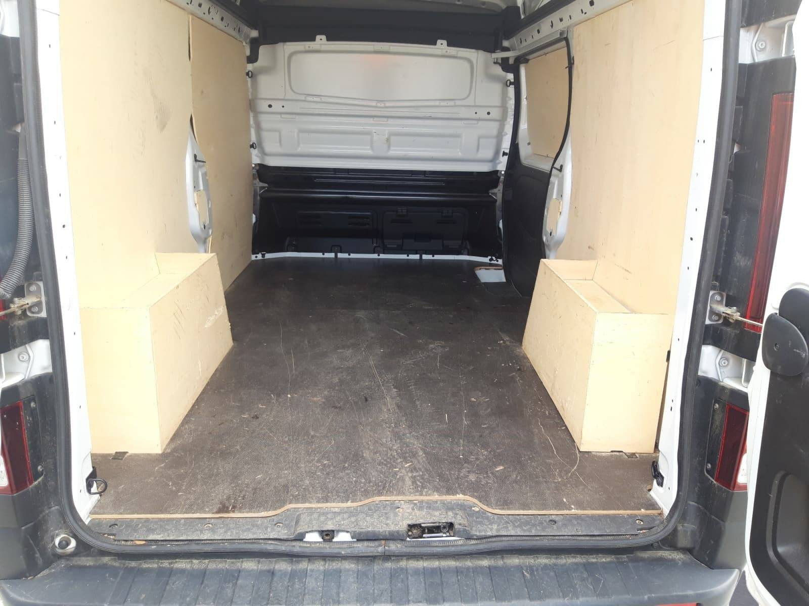 Vente en ligne Renault Trafic 3 Fourgon TRAFIC FGN L2H2 3000 KG BLUE DCI 150 au prix de 27 990 €