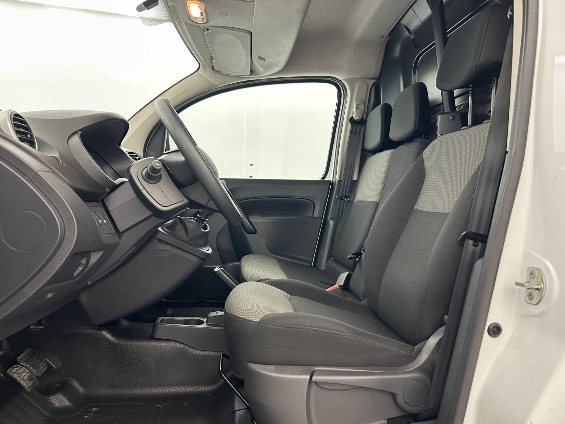 Vente en ligne Renault Kangoo Express  BLUE DCI 80 au prix de 12 490 €