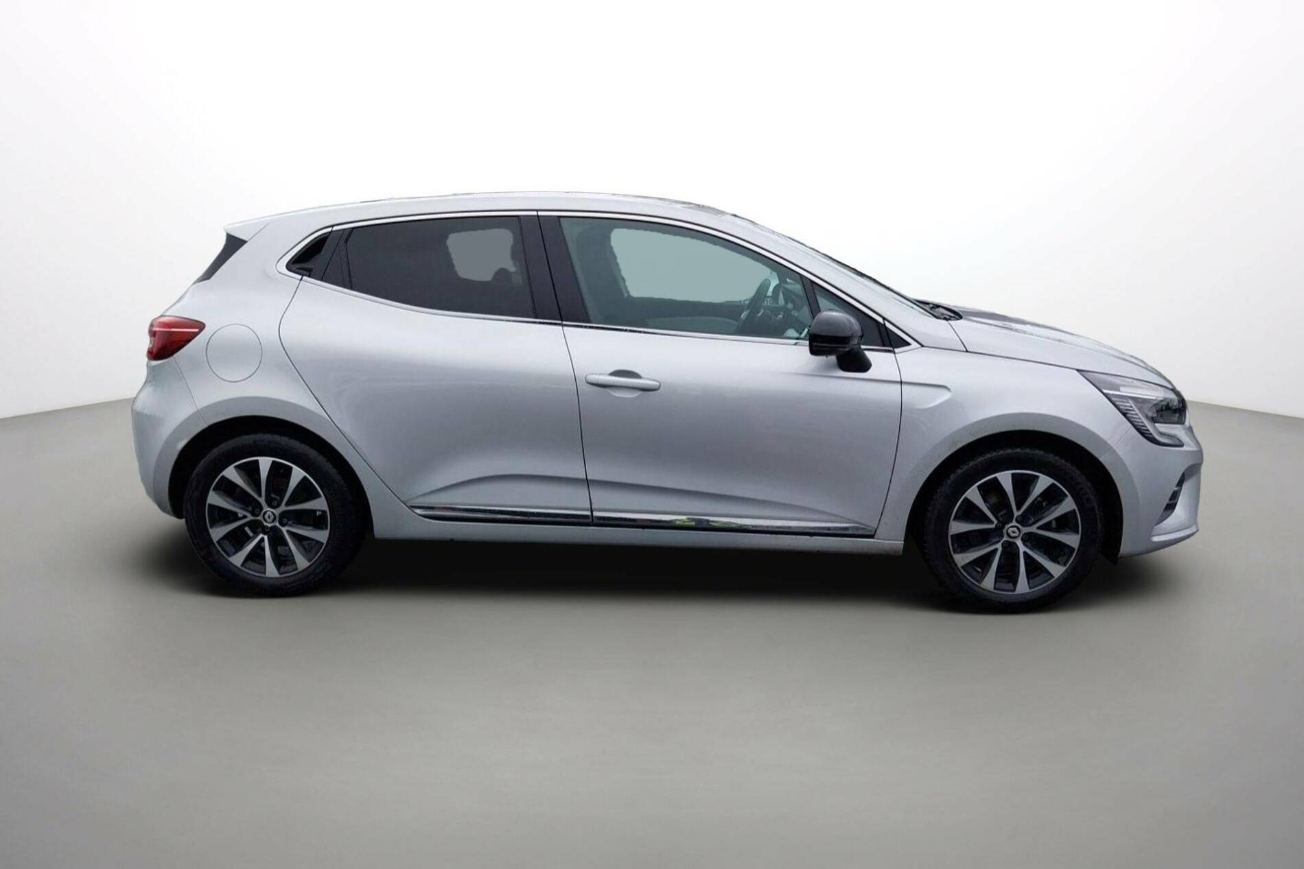 Vente en ligne Renault Clio 5 Clio TCe 140 au prix de 17 490 €