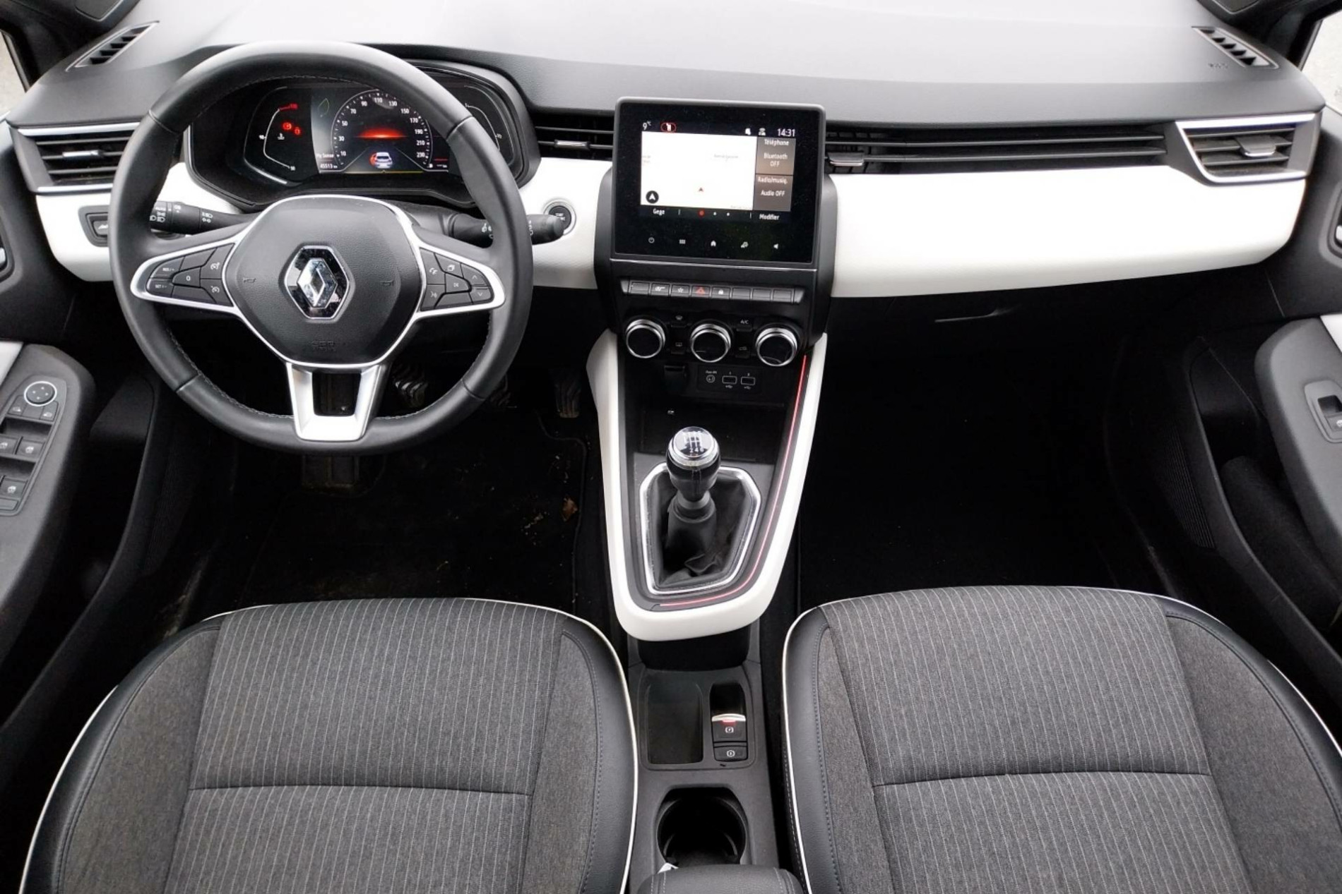 Vente en ligne Renault Clio 5 Clio TCe 140 au prix de 17 490 €