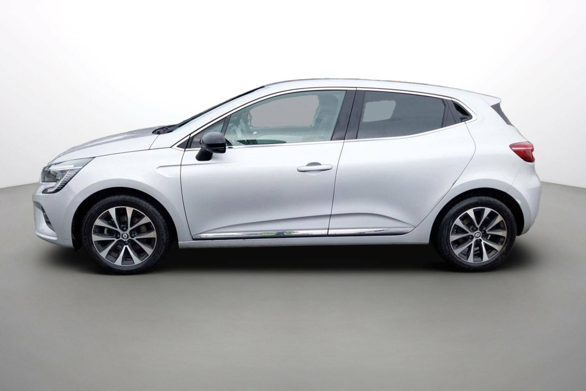 Vente en ligne Renault Clio 5 Clio TCe 140 au prix de 17 490 €