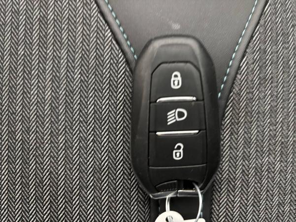 Vente en ligne Peugeot 3008  Hybrid 225 e-EAT8 au prix de 22 990 €