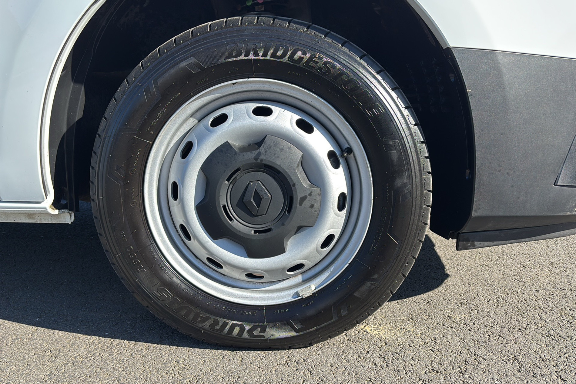 Vente en ligne Renault Trafic 3 Fourgon TRAFIC FG BLUE DCI 130 L1H1 3T GSR2 au prix de 24 990 €