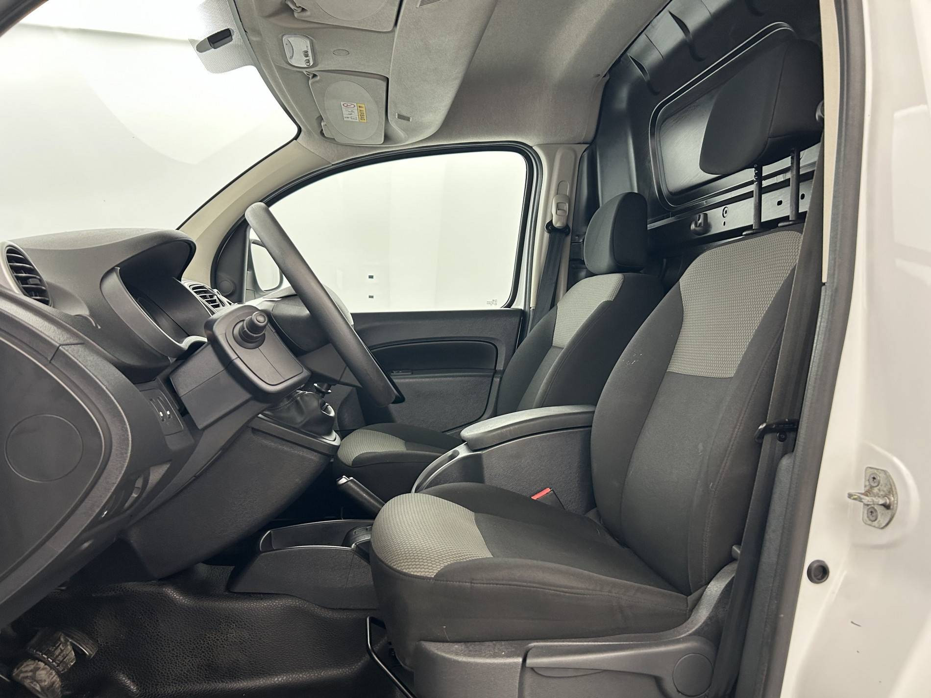 Vente en ligne Renault Kangoo Express  BLUE DCI 95 au prix de 12 990 €