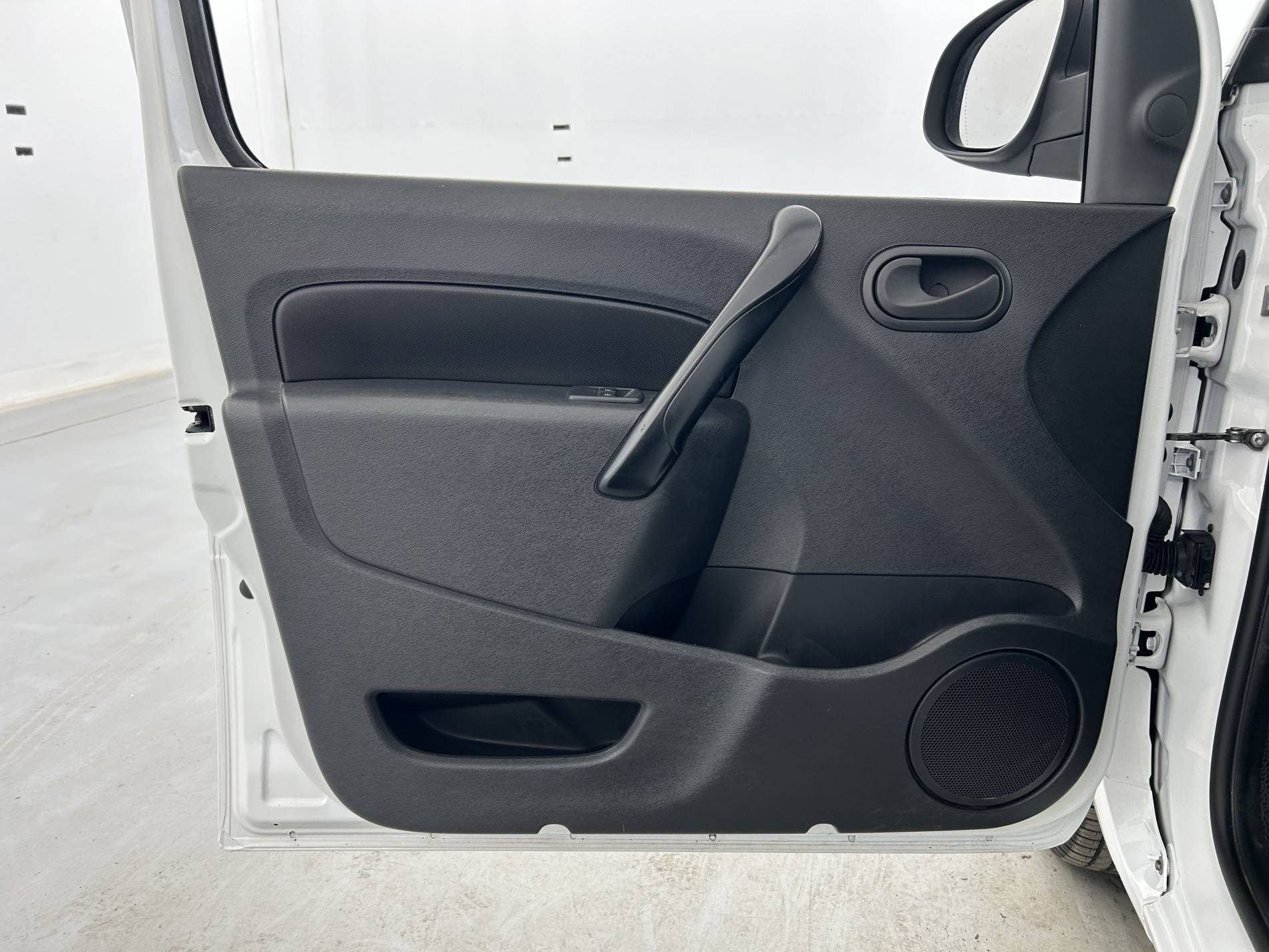 Vente en ligne Renault Kangoo Express  BLUE DCI 95 au prix de 12 990 €