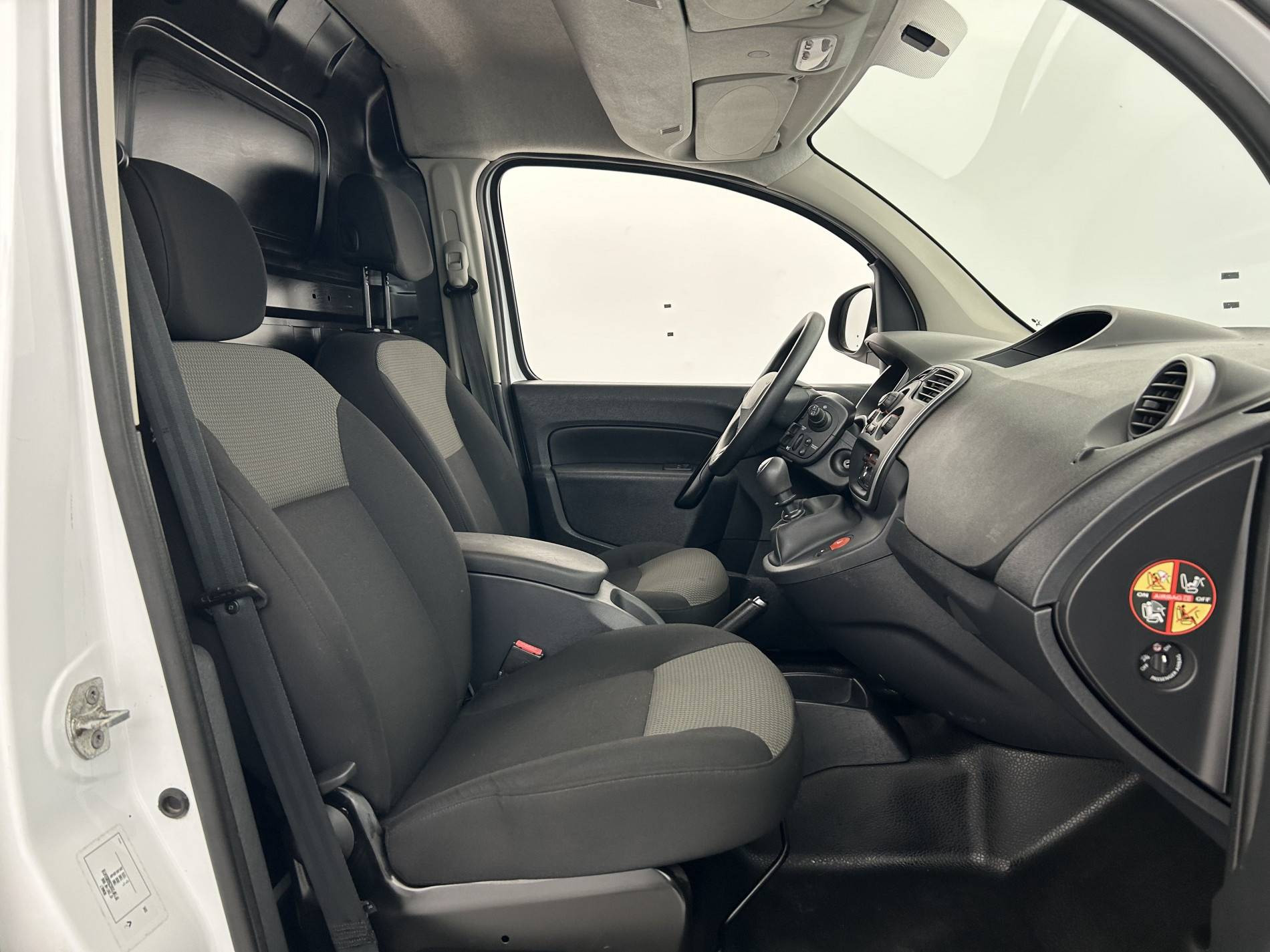 Vente en ligne Renault Kangoo Express  BLUE DCI 95 au prix de 12 990 €