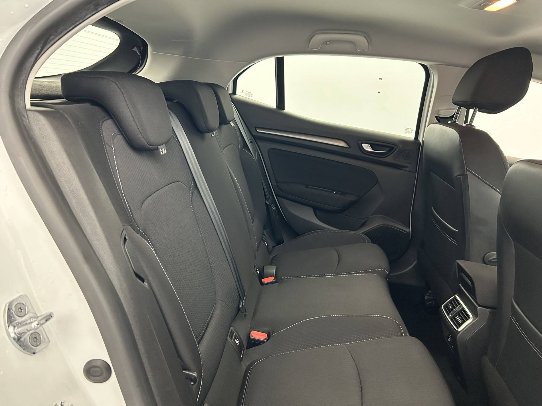 Vente en ligne Renault Megane 4 Mégane IV Berline Blue dCi 115 - 21N au prix de 16 990 €