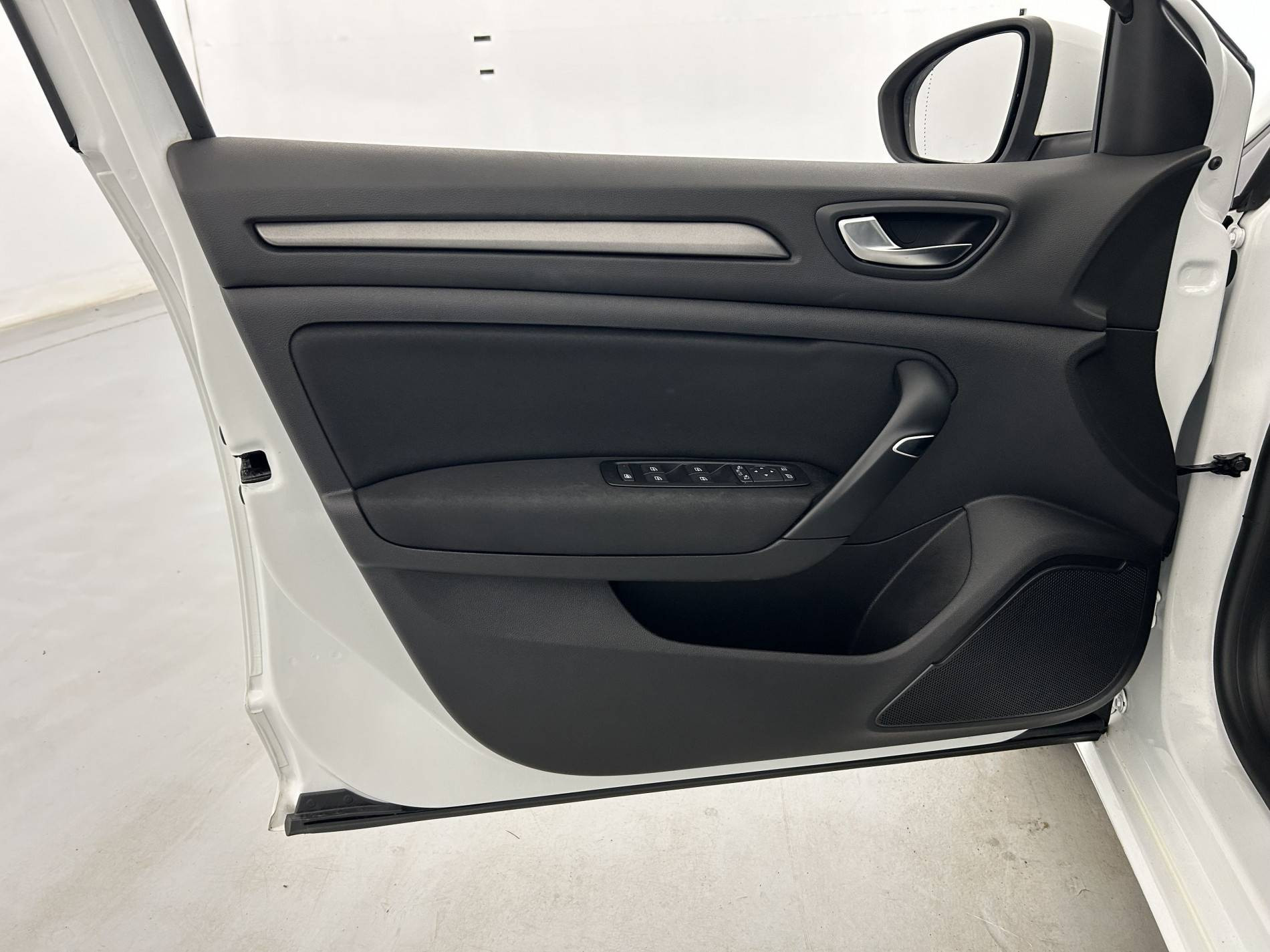 Vente en ligne Renault Megane 4 Mégane IV Berline Blue dCi 115 - 21N au prix de 16 990 €