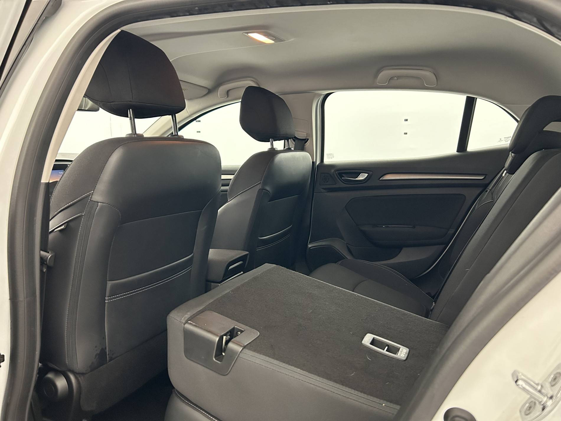 Vente en ligne Renault Megane 4 Mégane IV Berline Blue dCi 115 - 21N au prix de 16 990 €