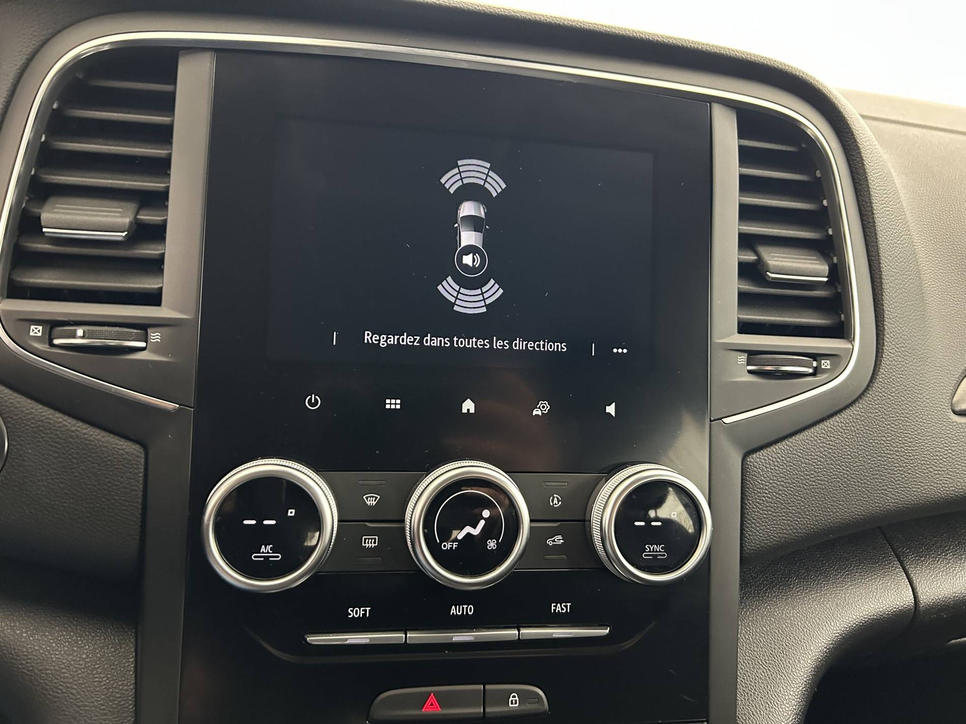 Vente en ligne Renault Megane 4 Mégane IV Berline Blue dCi 115 - 21N au prix de 16 990 €