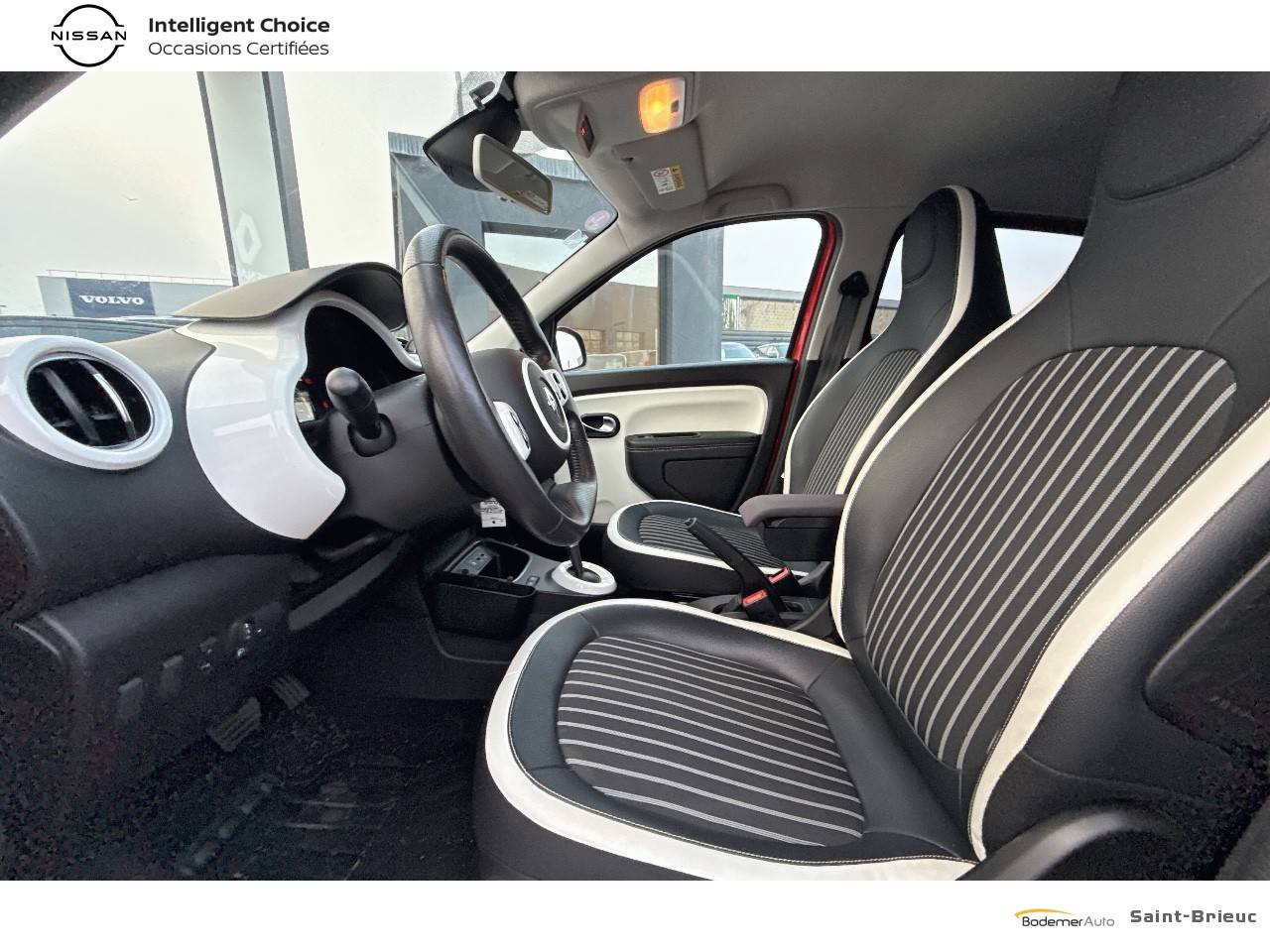 Vente en ligne Renault Twingo 3  TCe 95 EDC au prix de 13 490 €