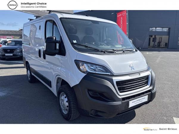 Vente en ligne Peugeot Boxer Fourgon BOXER TOLE 3.0 T L1H1 BLUEHDI 140 S&S BVM6 au prix de 22 990 €