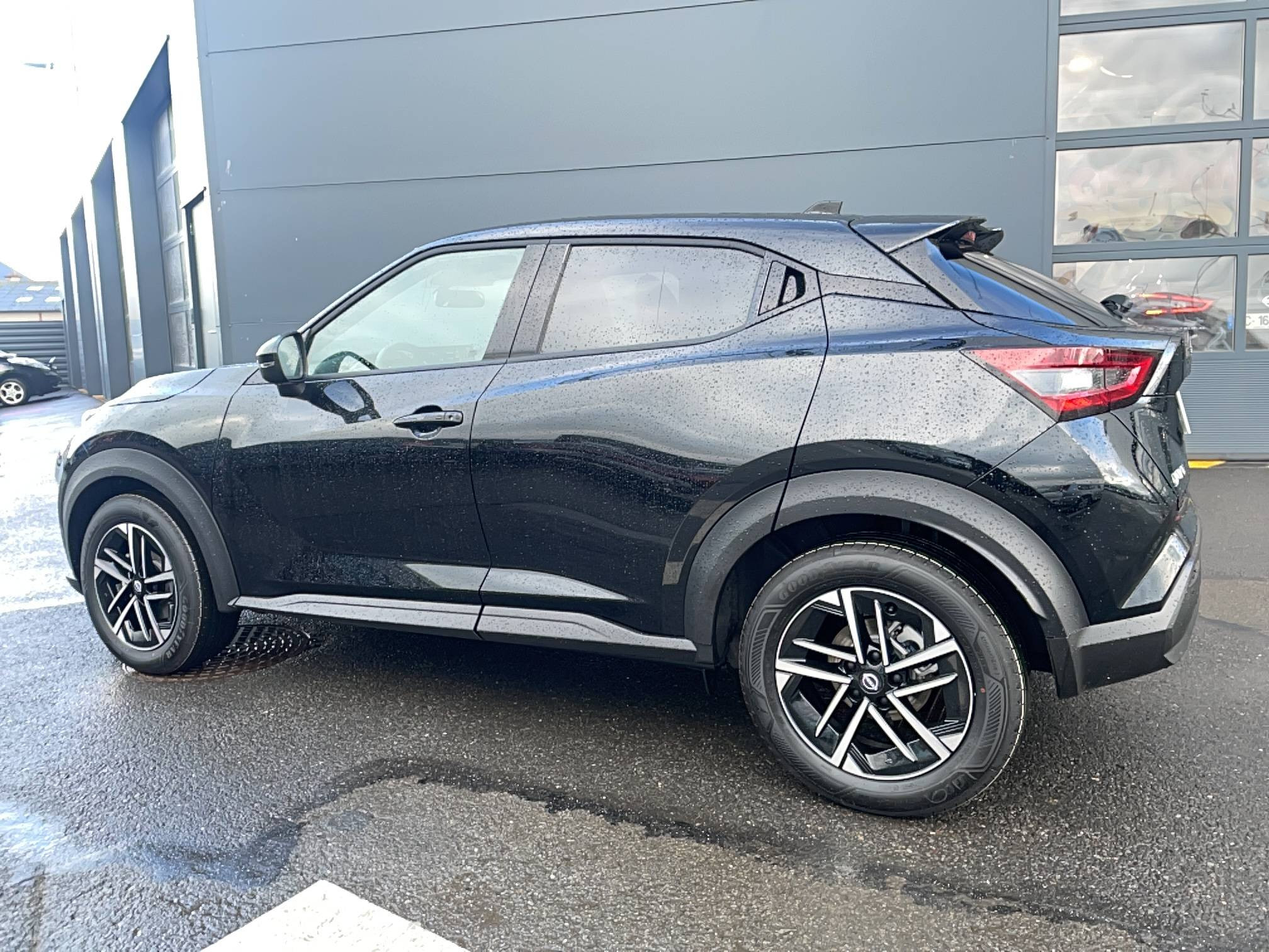 Vente en ligne Nissan Juke  HYBRID 143 au prix de 28 350 €