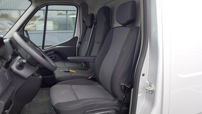 Vente en ligne Renault Master 3 Fourgon MASTER FGN TRAC F3300 L2H2 BLUE DCI 135 au prix de 31 990 €