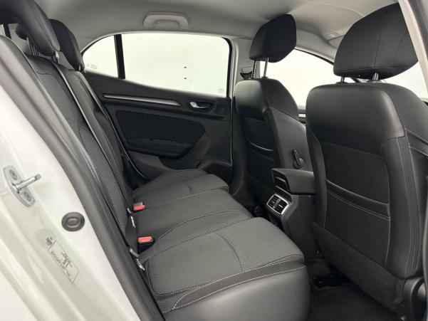 Vente en ligne Renault Megane 4  Blue dCi 115 au prix de 17 850 €