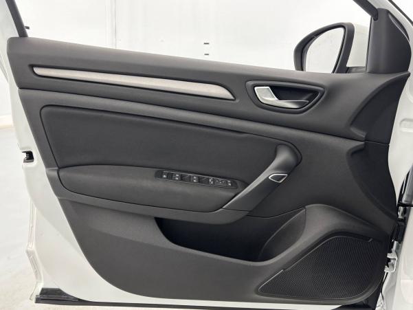 Vente en ligne Renault Megane 4  Blue dCi 115 au prix de 17 850 €