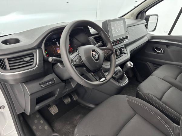 Vente en ligne Renault Trafic 3 Fourgon TRAFIC FGN L2H1 3000 KG BLUE DCI 130 au prix de 26 990 €