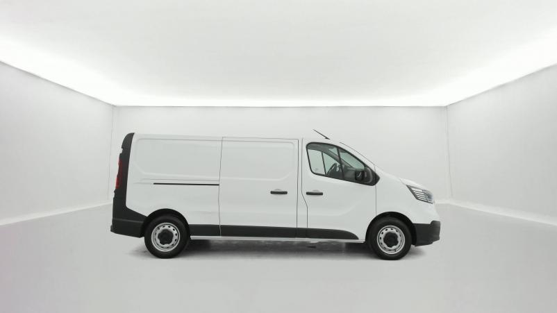 Vente en ligne Renault Trafic 3 Fourgon TRAFIC FGN L2H1 3000 KG BLUE DCI 130 au prix de 26 990 €